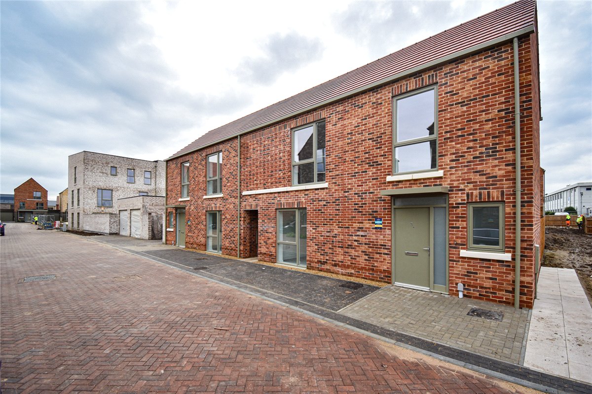 2 bedroom House, Humble Lane, Cambridge, CB5 - 