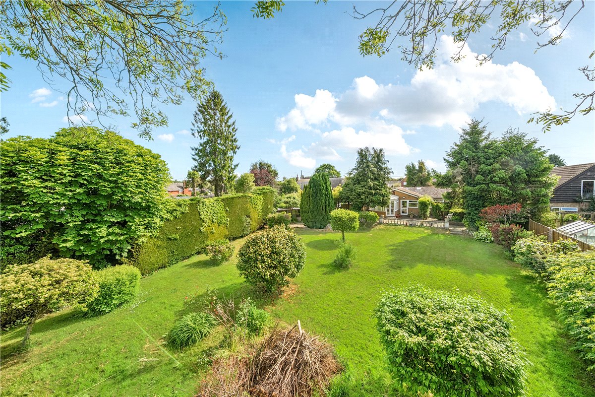 4 bedroom Bungalow, High Street, Burbage, SN83AR - Sold STC