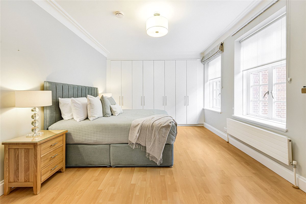 3 bedroom Flat, Stafford Court, Kensington High Street, W8 - Available, Image 3