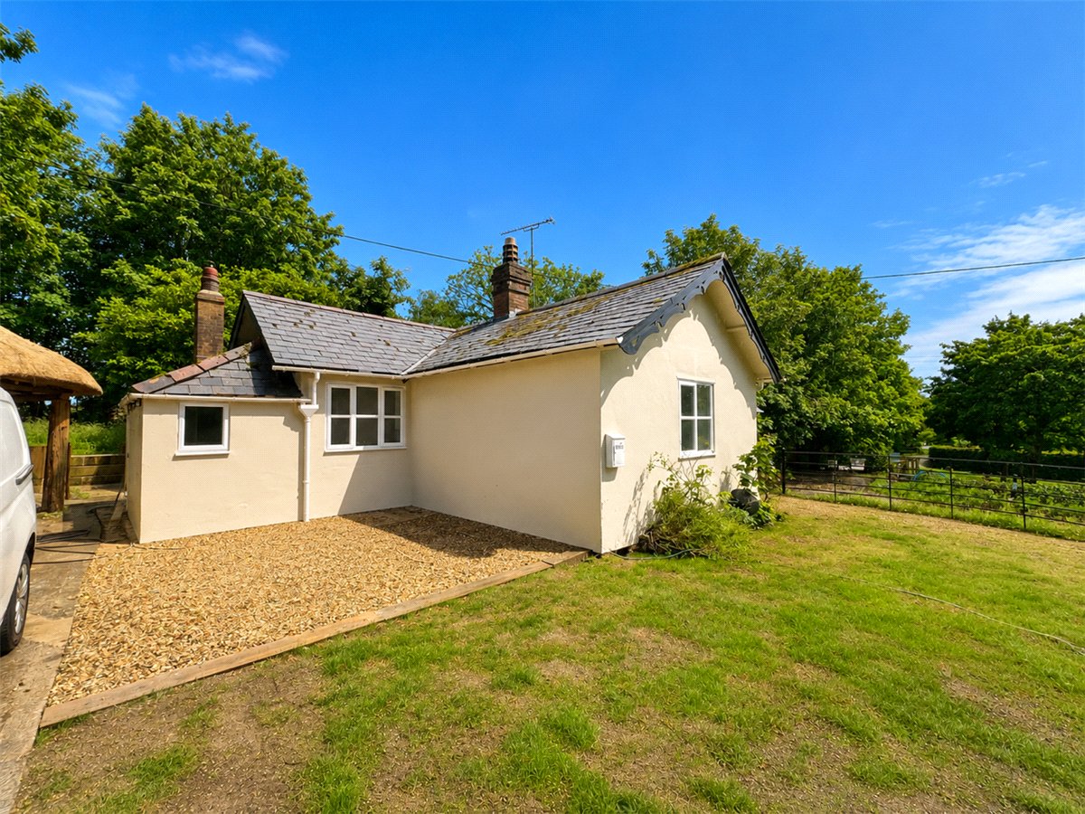 2 bedroom Bungalow, Church Street, Micheldever, SO21 - Let Agreed