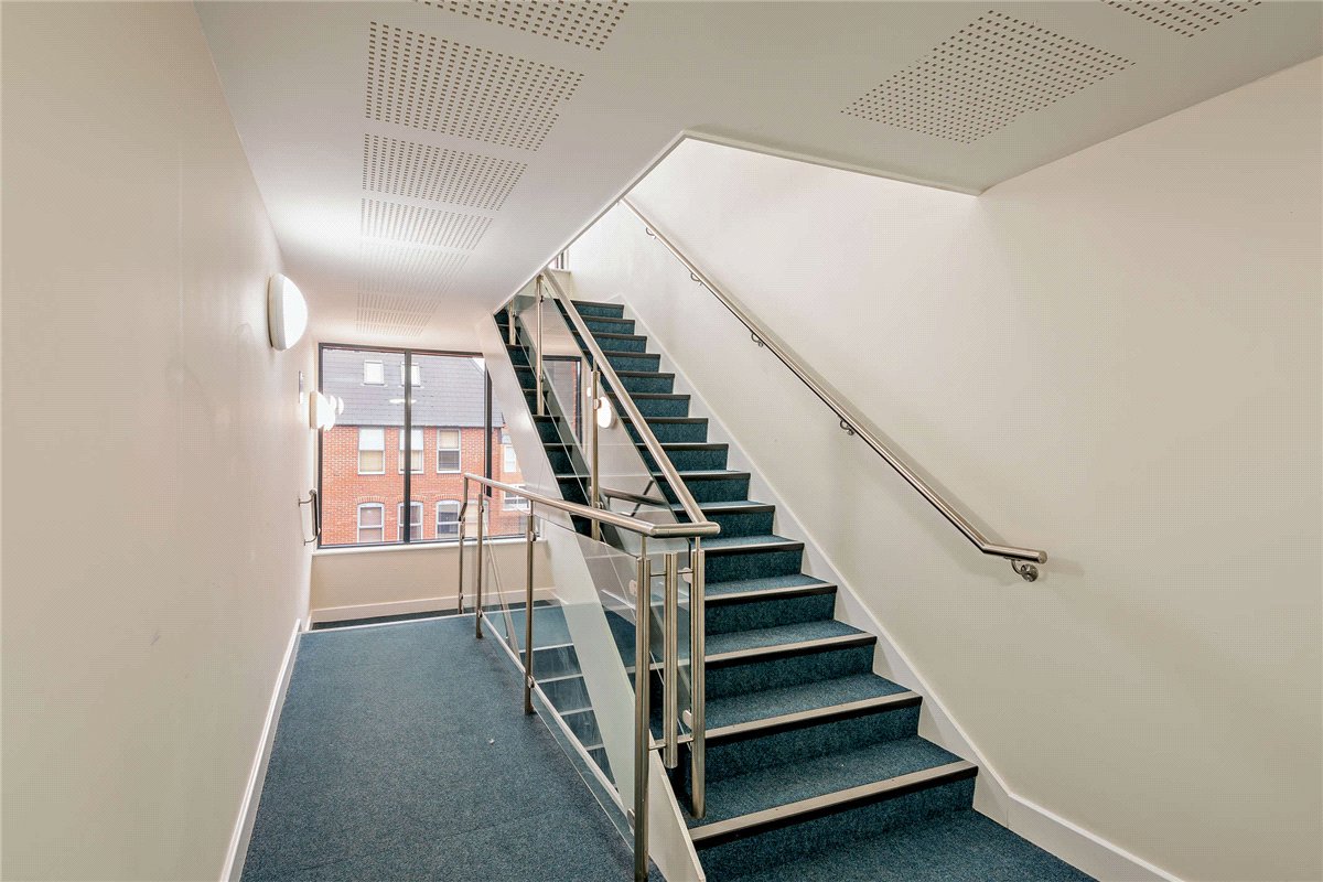 2 bedroom Flat, West Street, Newbury, RG14 - Available, Image 1