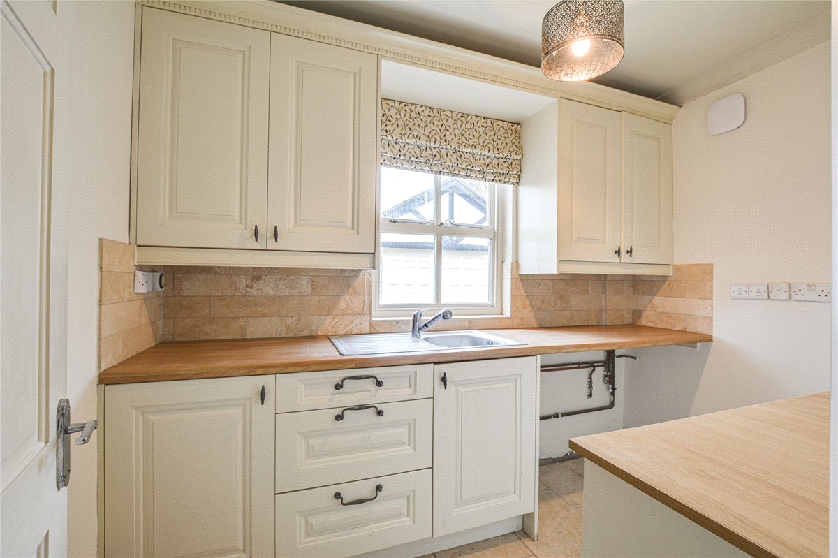 4 bedroom House, Glazebrook Lane, Glazebrook, WA3 - Available, Image 12