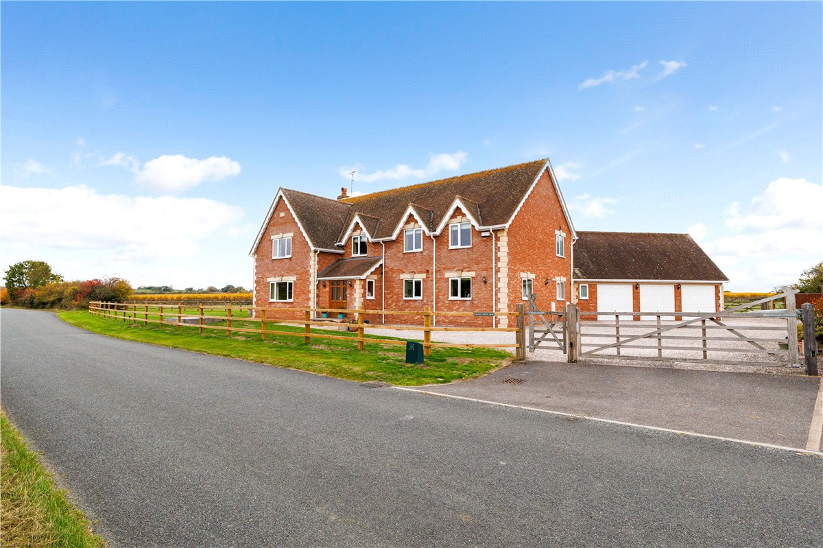 6 bedroom House, The Barton, Clyffe Pypard, SN4 - Available