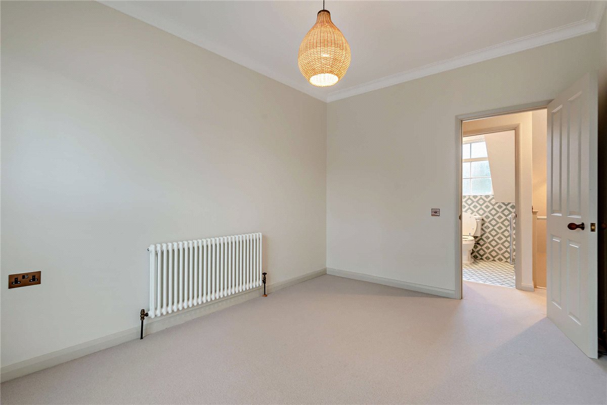 3 bedroom House, Phoenix Court, Kingsclere, RG20 - Available, Image 12