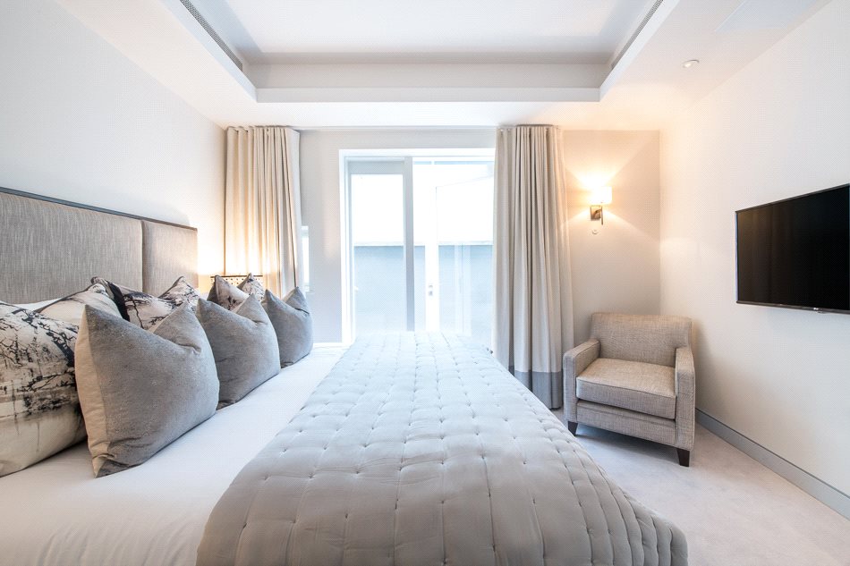 2 bedroom Flat, Duke Street, Mayfair, W1K - Available, Image 6