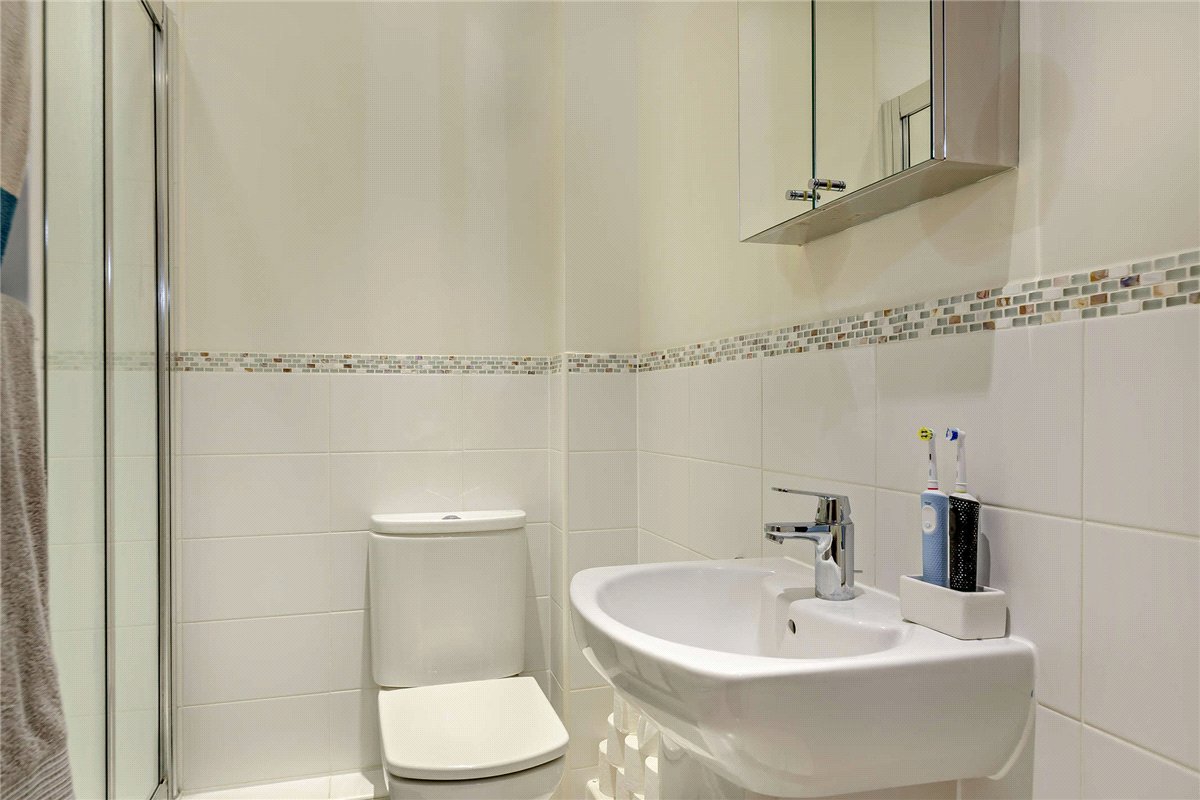 2 bedroom Flat, West Street, Newbury, RG14 - Available, Image 7