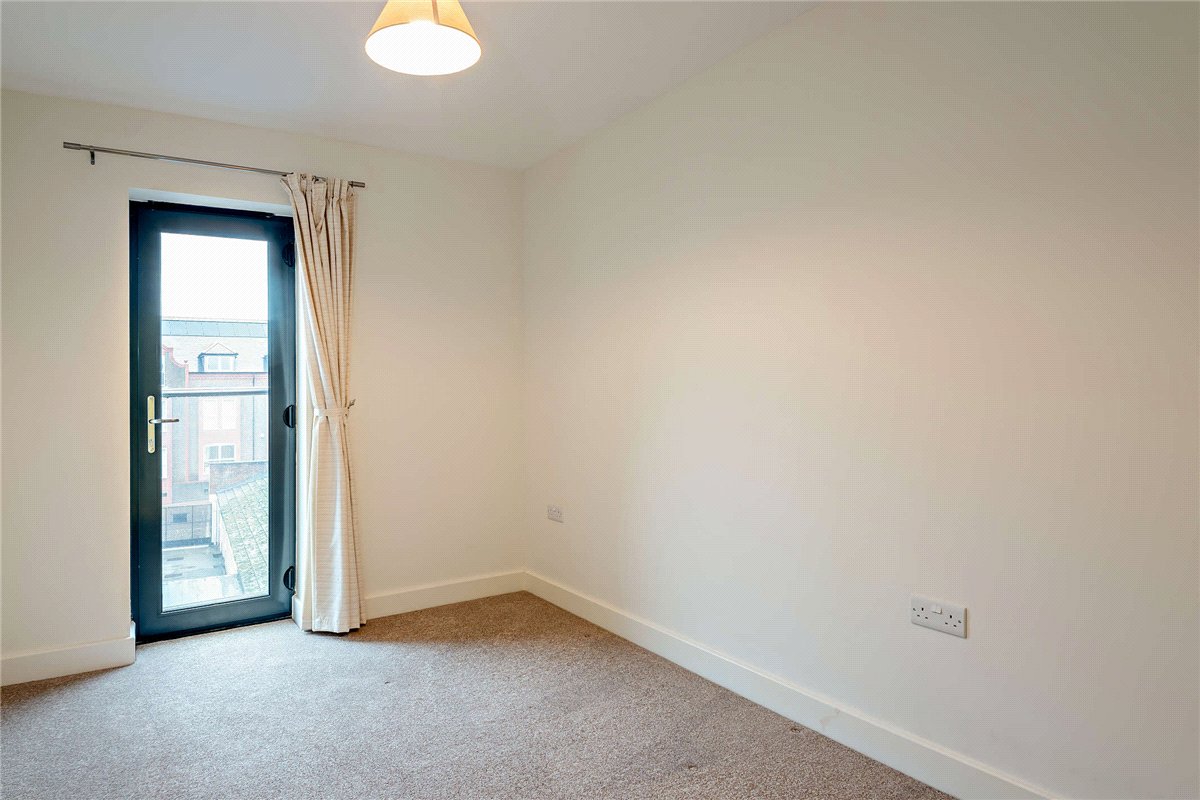 2 bedroom Flat, West Street, Newbury, RG14 - Available, Image 7