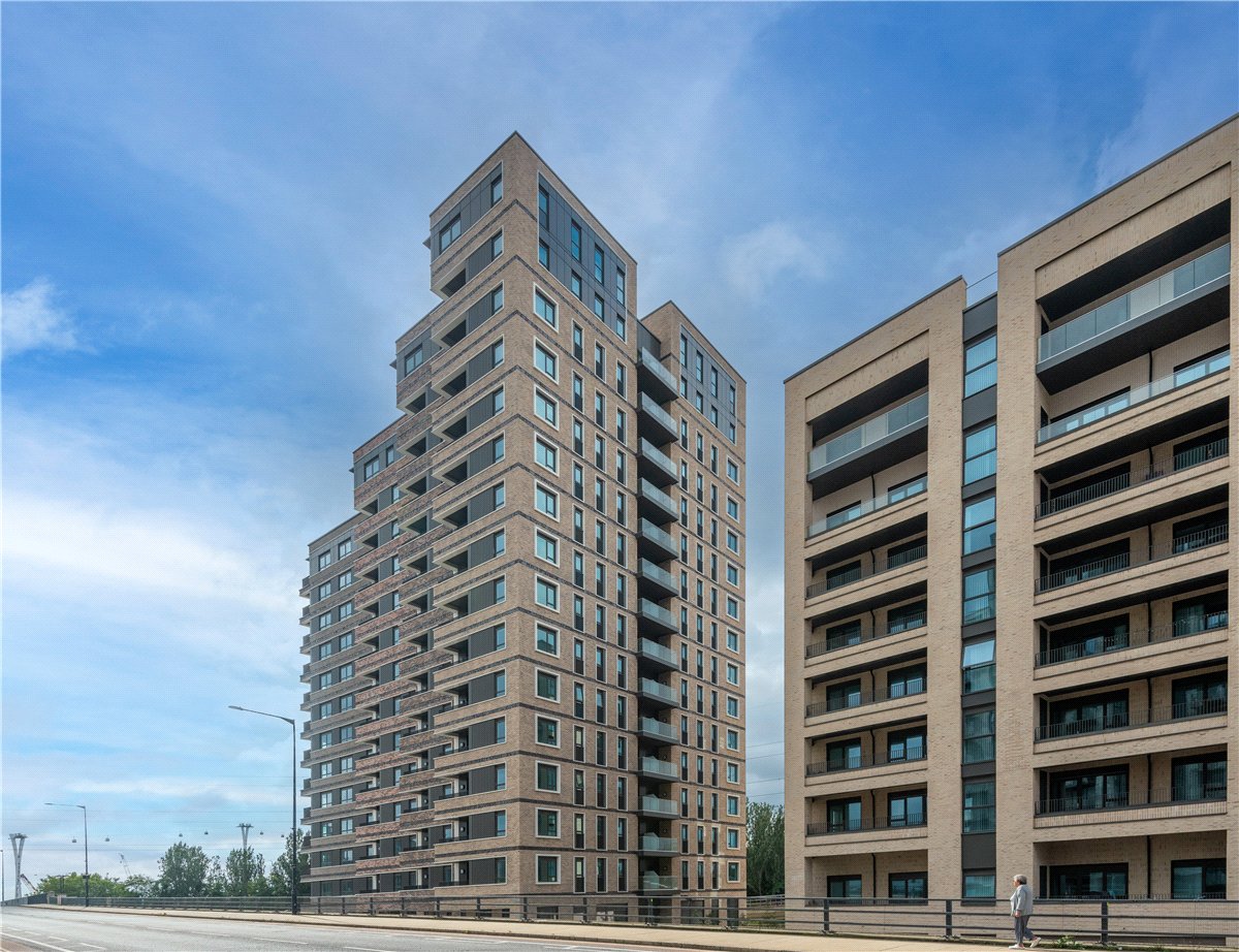 2 bedroom Flat, Heartwell Avenue, London, E16 - , Image 1