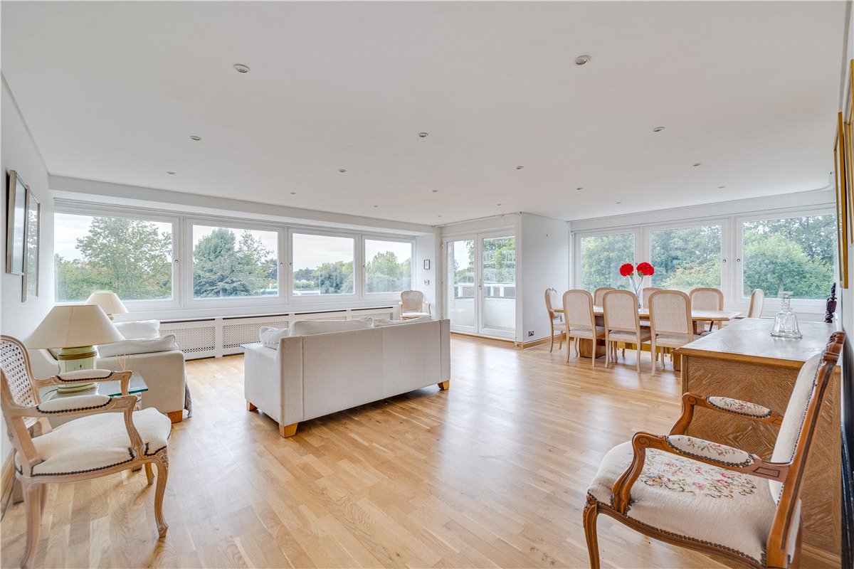 2 bedroom Flat, Somerset Road, London, SW19 - Available