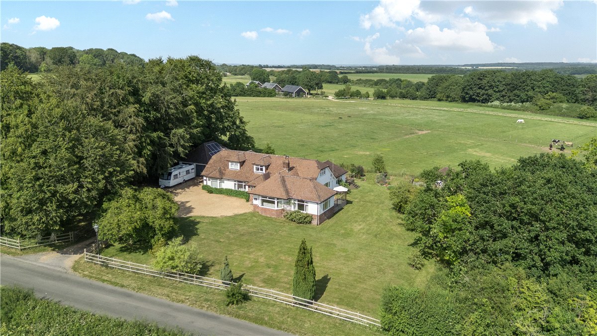 4 bedroom House, Stoke Charity Road, Kings Worthy, SO21 - Available, Image 1