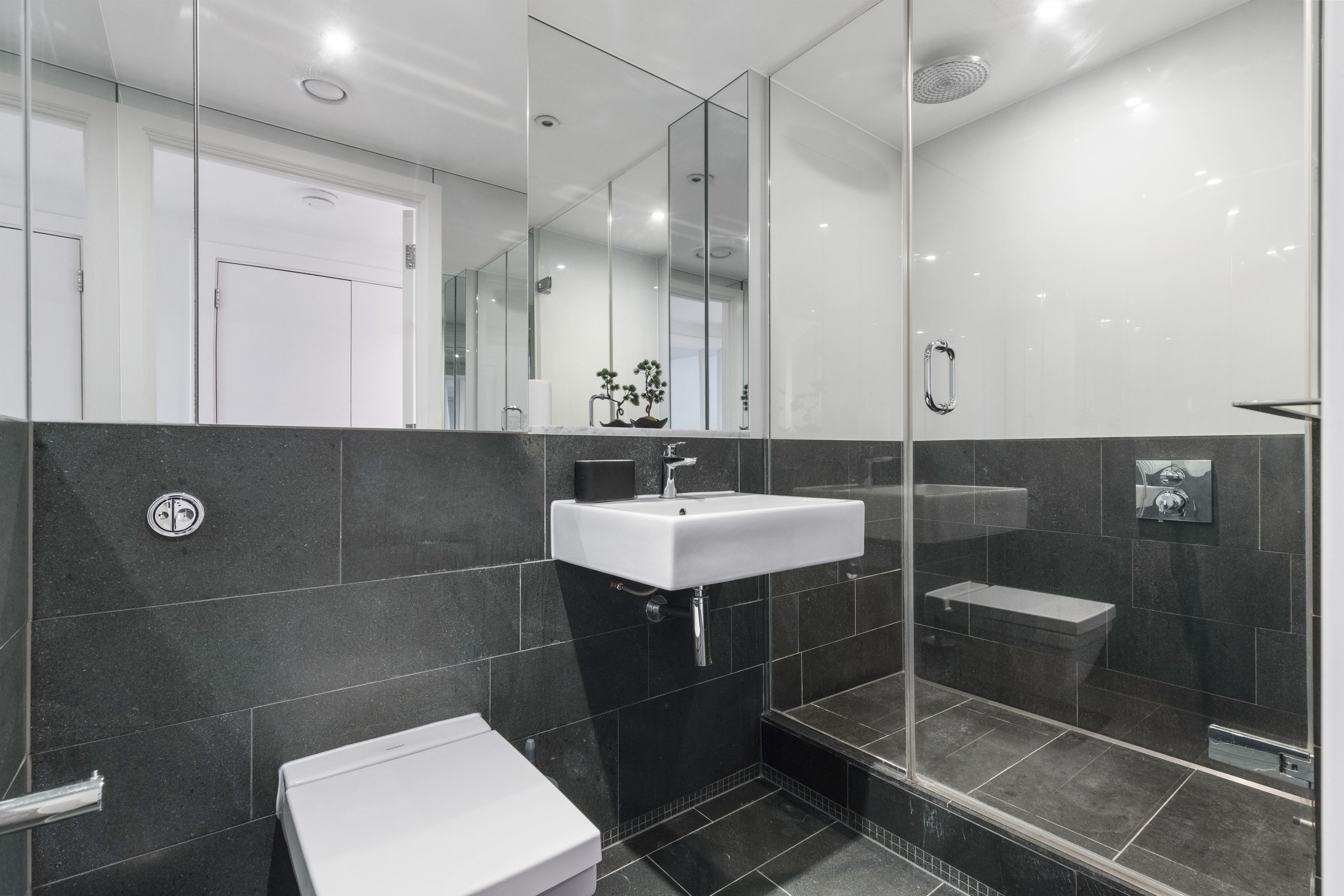 2 bedroom Residential, Gatliff Road, Pimlico, SW1W - Available, Image 1