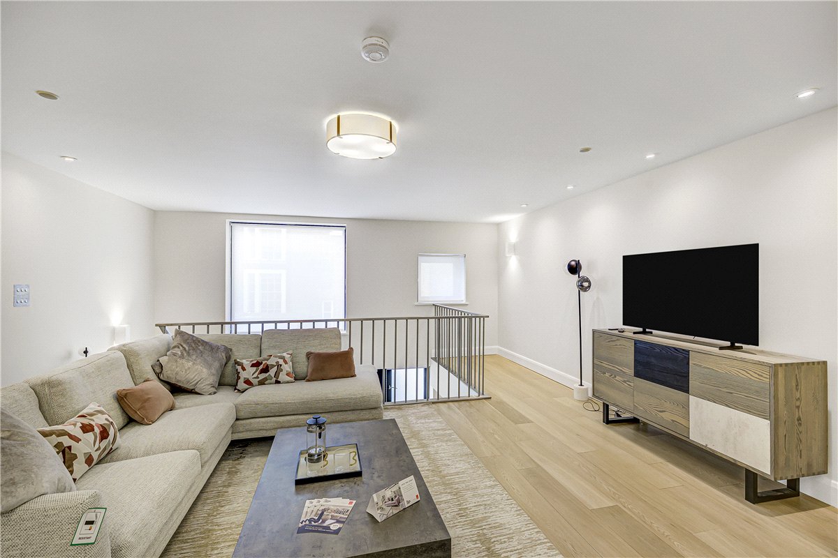 3 bedroom House, Cavendish Mews South, Marylebone, W1W - Available, Image 6