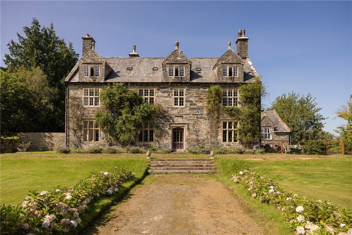 11 bedroom House, Talsarnau, Gwynedd, LL47 - Available