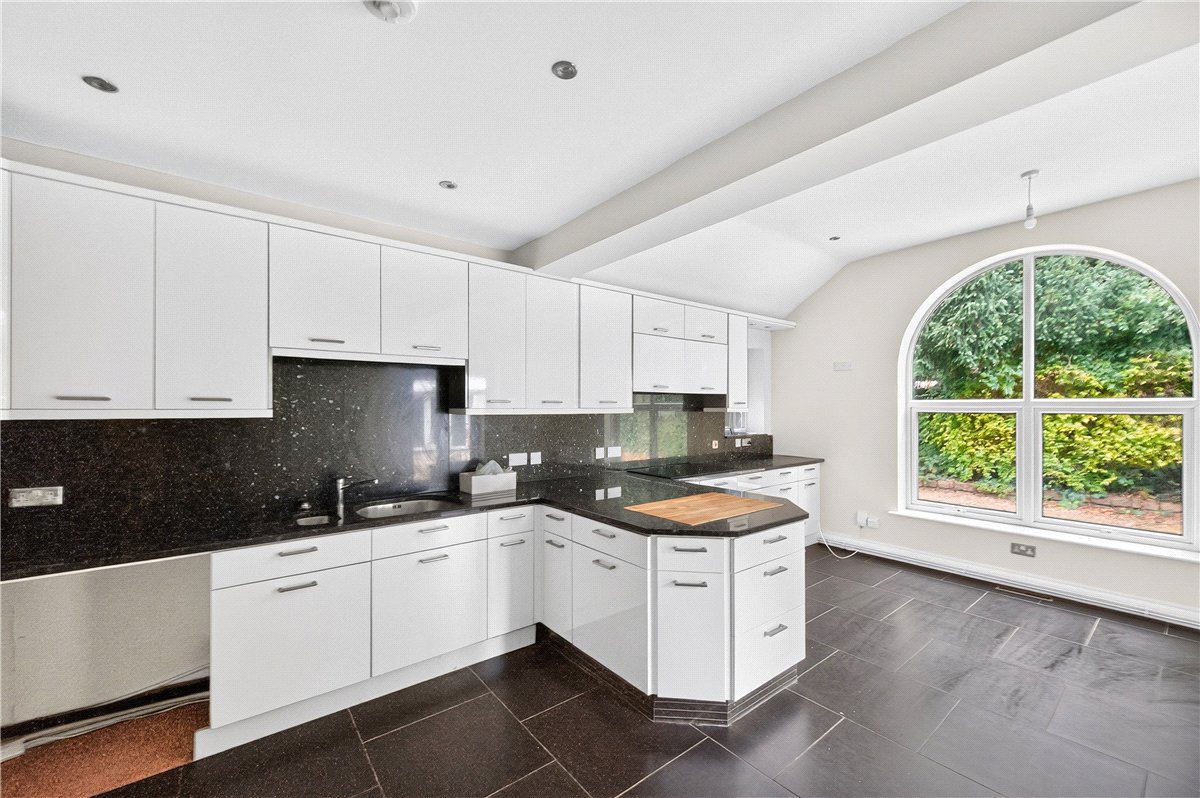 4 bedroom House, Nottingham Road, Nuthall, NG16 - Let Agreed, Image 2