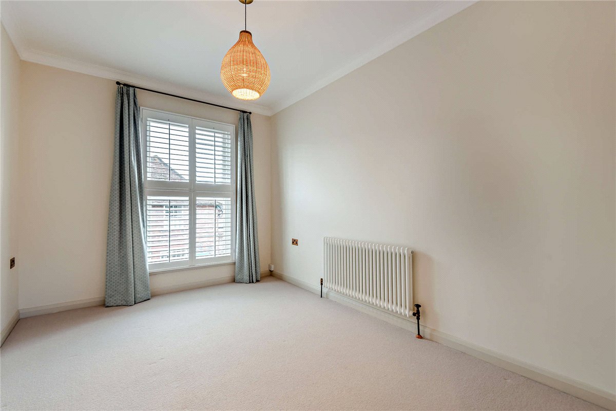 3 bedroom House, Phoenix Court, Kingsclere, RG20 - Available, Image 13