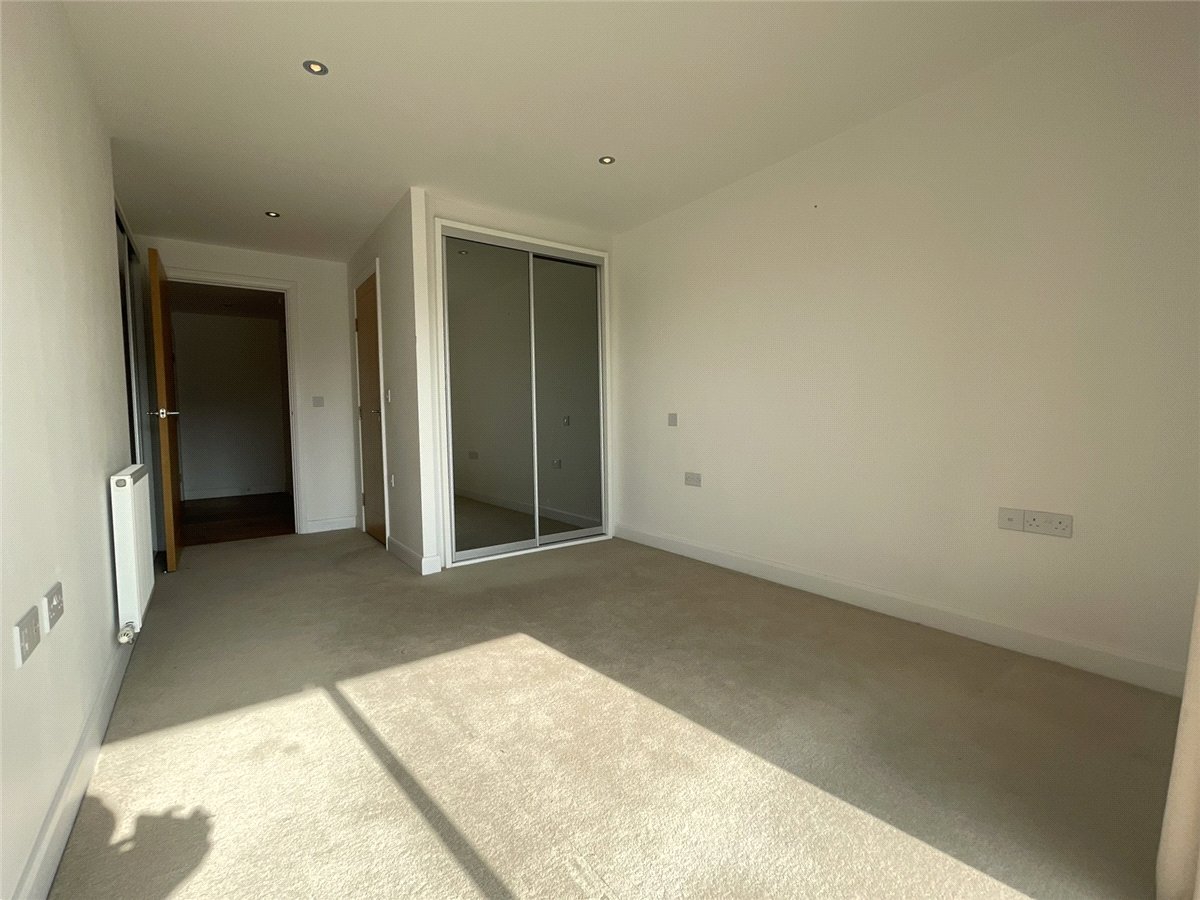 2 bedroom Flat, Racecourse Road, Newbury, RG14 - , Image 3