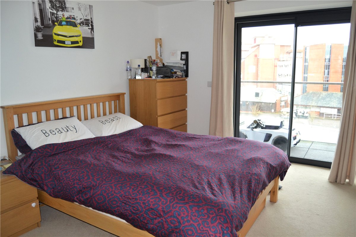 2 bedroom Flat, Racecourse Road, Newbury, RG14 - , Image 3