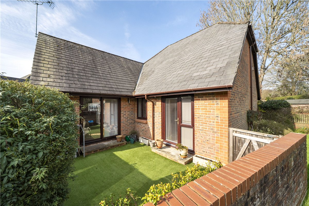 2 bedroom Bungalow, Old Parsonage Court, Otterbourne, SO21 - Available