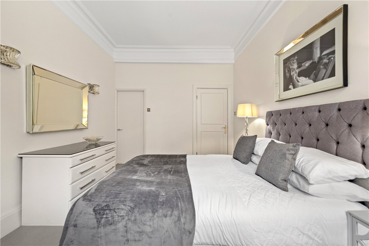 2 bedroom Flat, Lincoln House, Basil Street, SW3 - Available, Image 5
