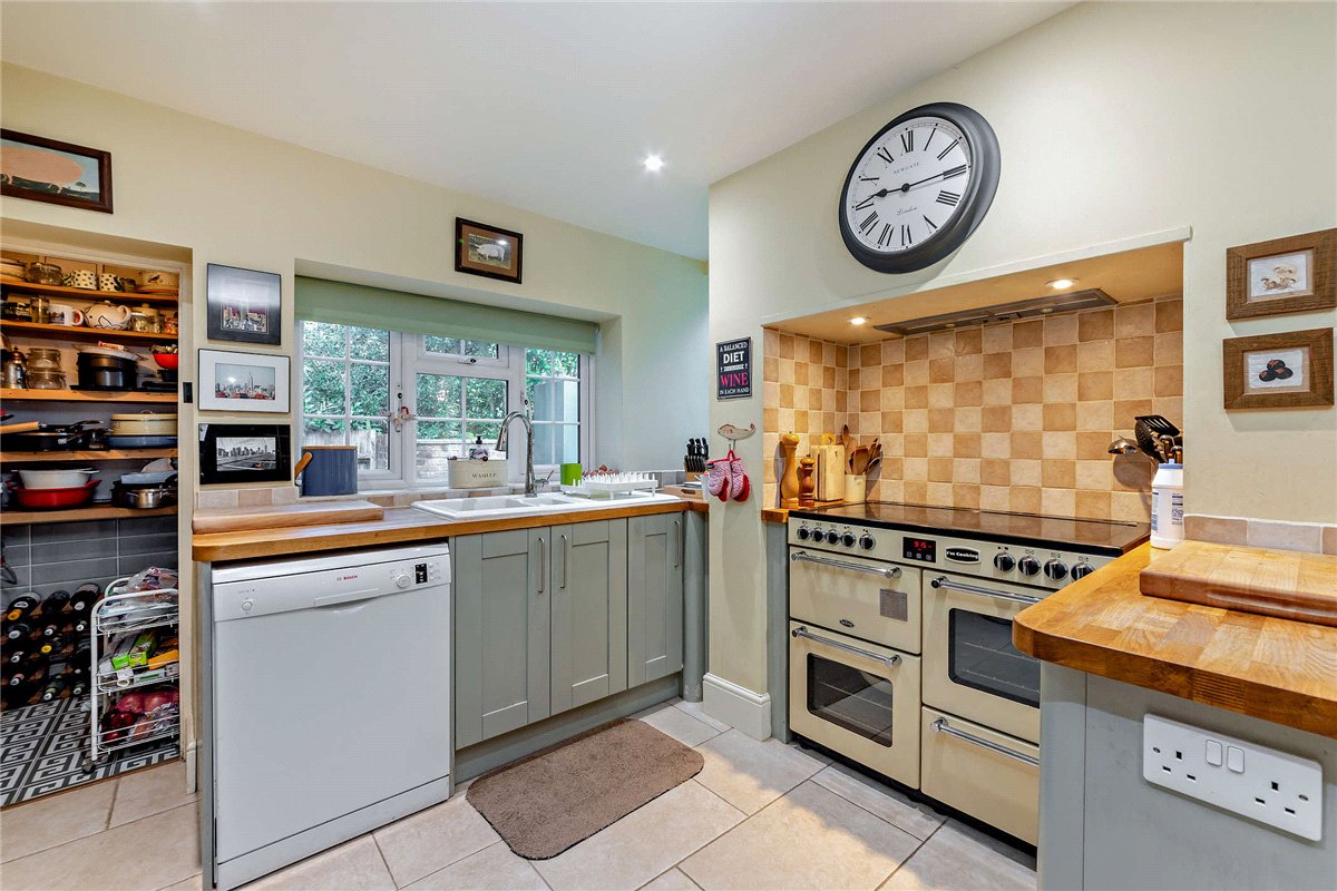 5 bedroom House, Burys Bank Road, Crookham Common, RG19 - Available, Image 23