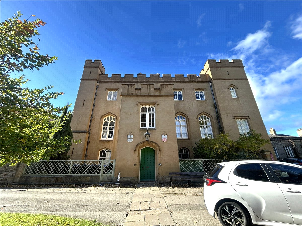 1 bedroom Maisonette, Flat C, 12 The College, Durham, DH1 - Available