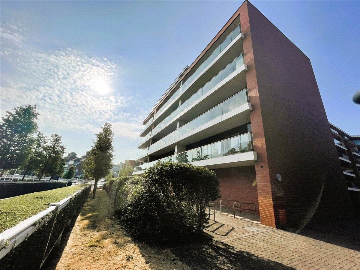 2 bedroom Flat, Racecourse Road, Newbury, RG14 - , Image 12