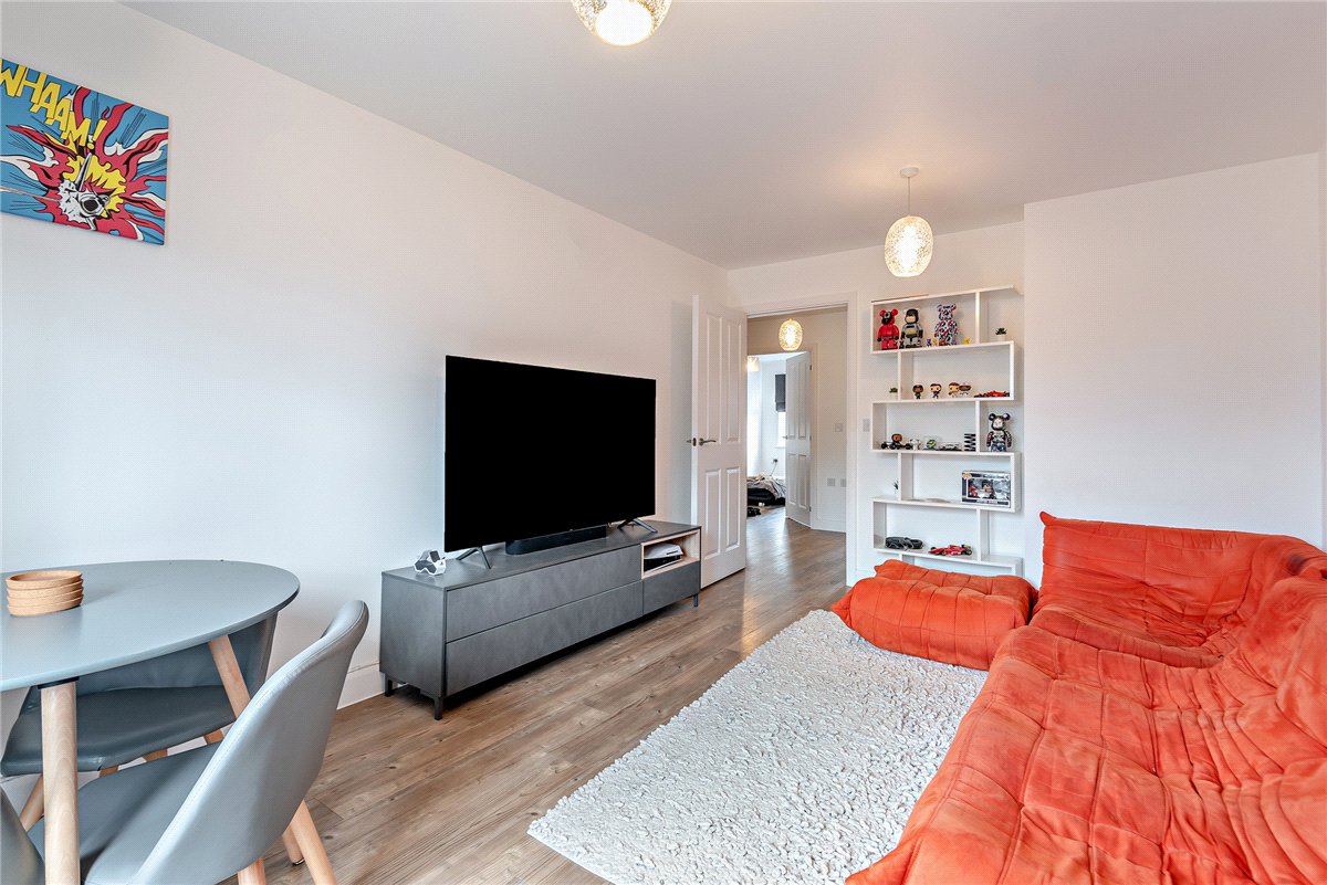 2 bedroom Flat, Carpenters Close, Newbury, RG14 - Available, Image 14