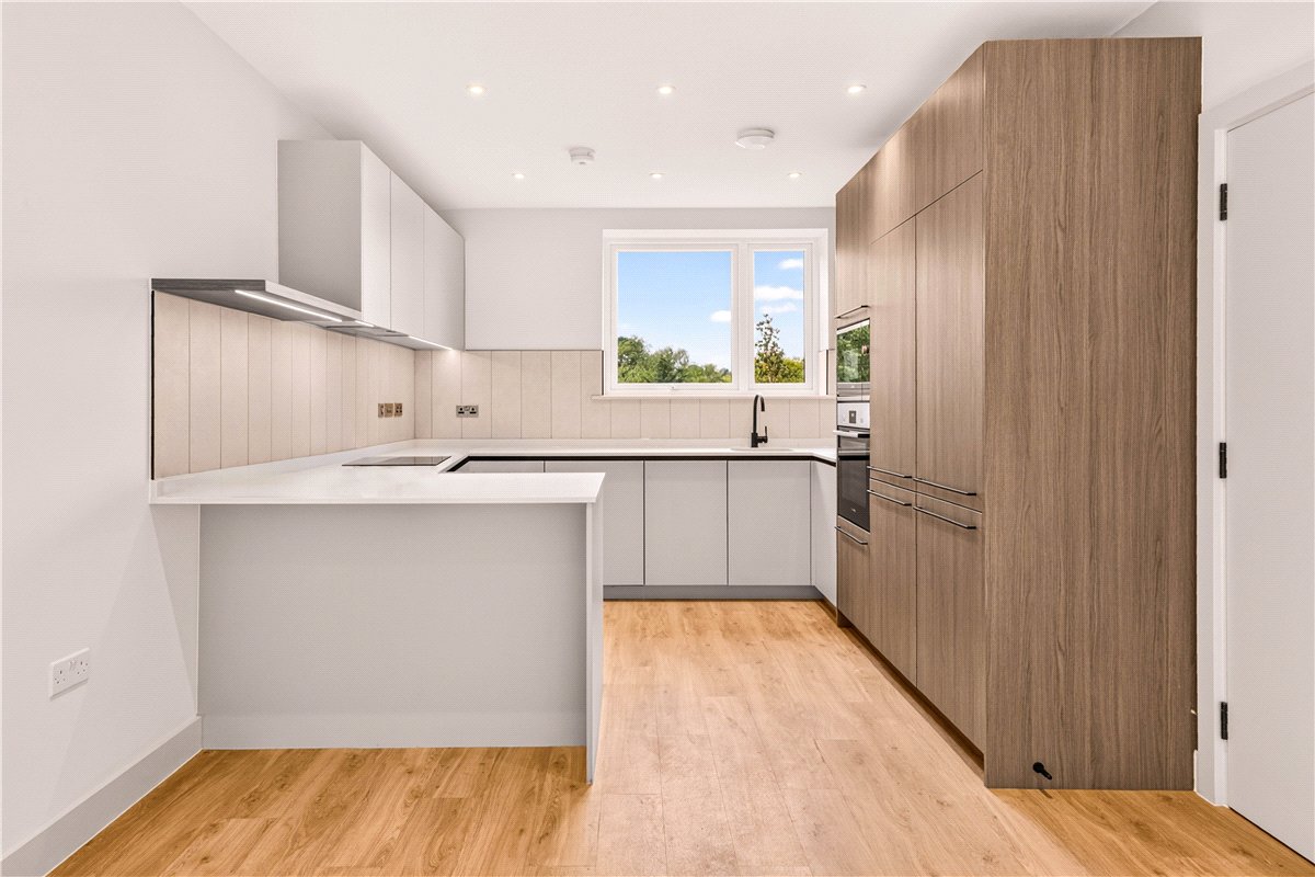 3 bedroom House, Ballast Road, Erith, DA8 - Available