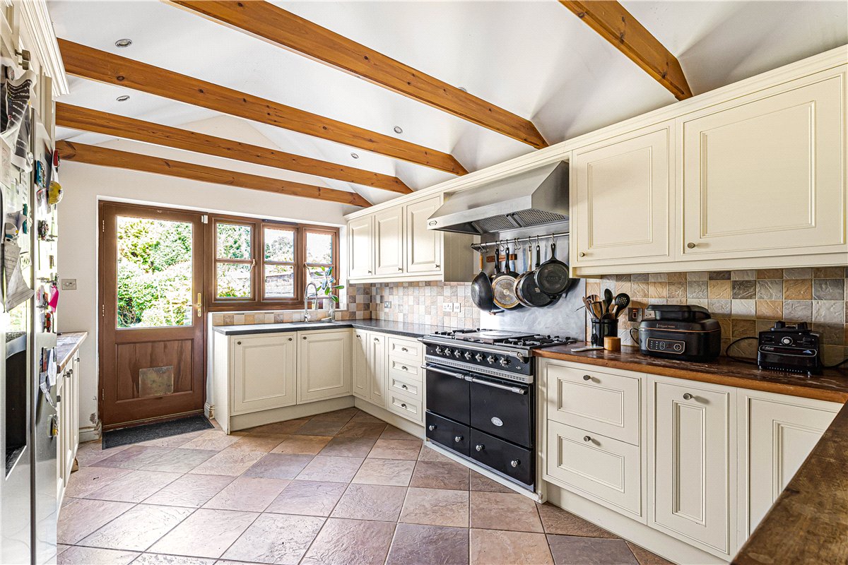 3 bedroom House, Oxford Road, Hampton Poyle, OX5 - Available, Image 3