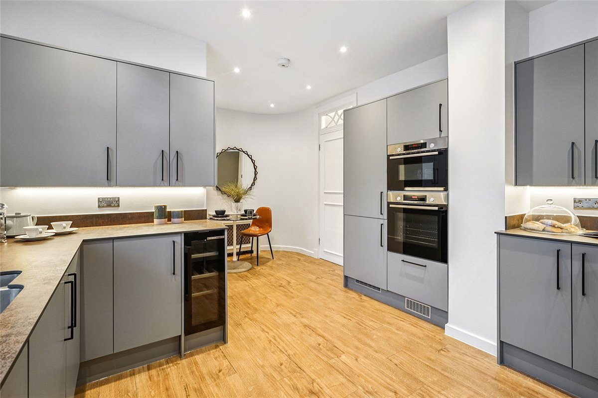 3 bedroom Flat, Grosvenor Square, Mayfair, W1K - Available, Image 8