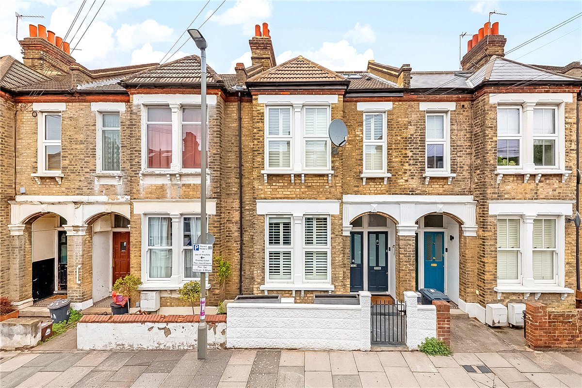 2 bedroom Flat, Renmuir Street, London, SW17 - Available