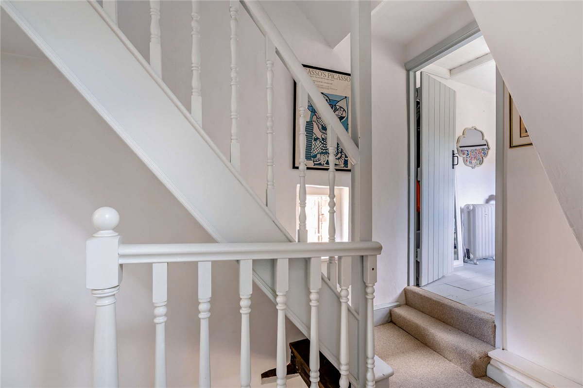 3 bedroom House, East Street, Hambledon, PO7 - Available, Image 5