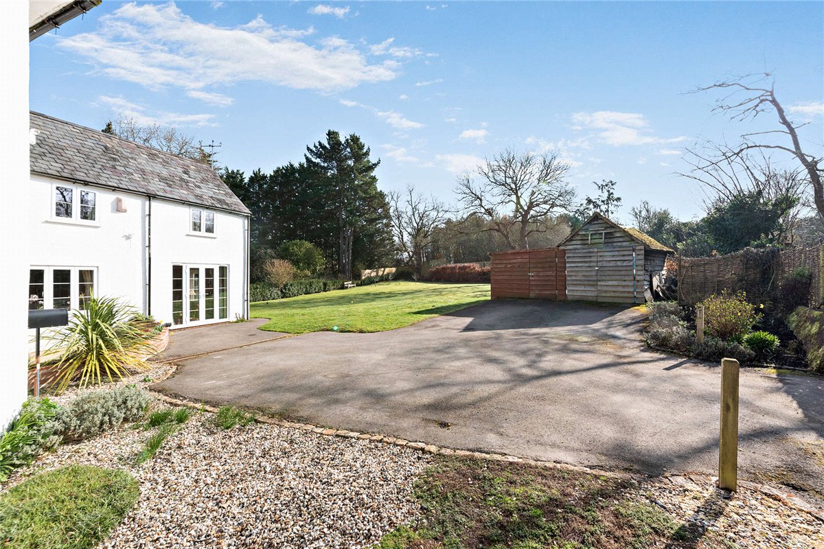 5 bedroom House, Burys Bank Road, Crookham Common, RG19 - Available, Image 27