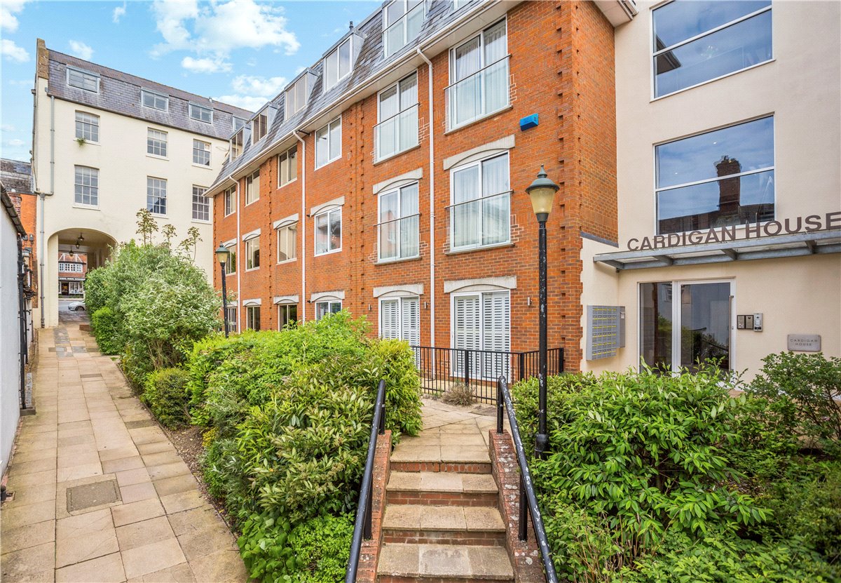 2 bedroom Flat, High Street, Marlborough, SN8 - Available, Image 1
