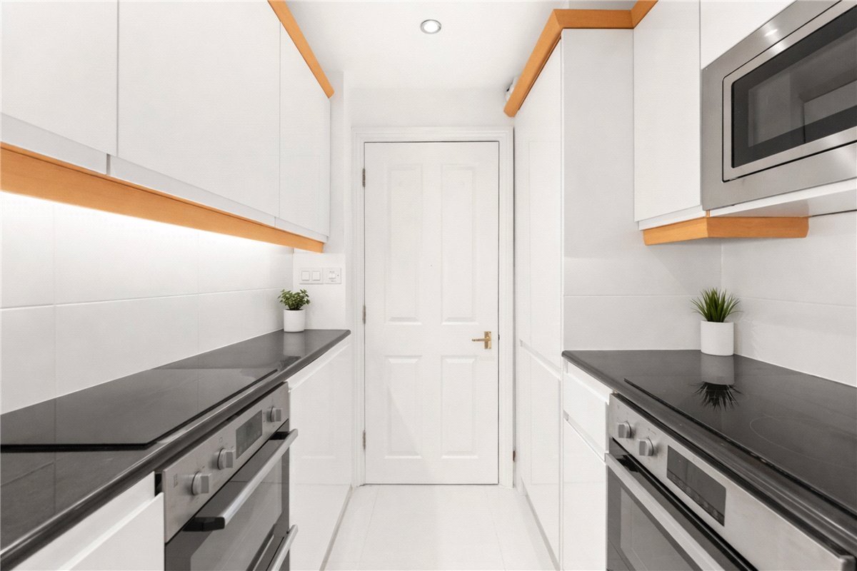 3 bedroom Flat, Queens Gate, South Kensington, SW7 - Available, Image 12
