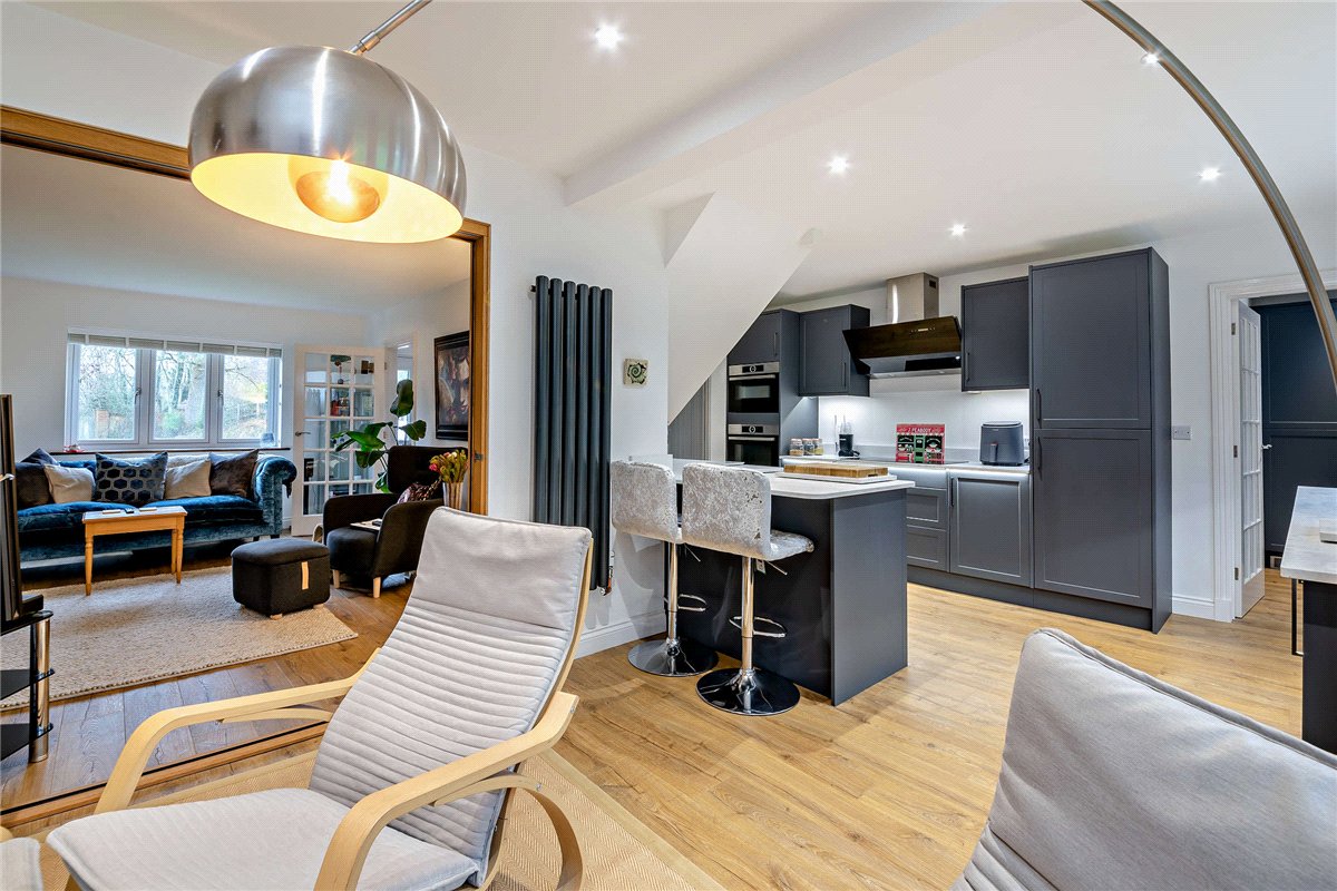 4 bedroom House, Crookham Hill, Crookham Common, RG19 - Available, Image 6