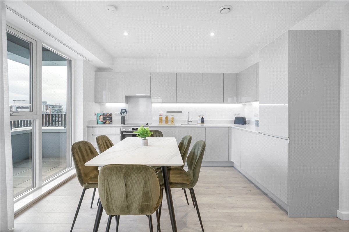 3 bedroom Flat, Heartwell Avenue, London, E16 - , Image 1