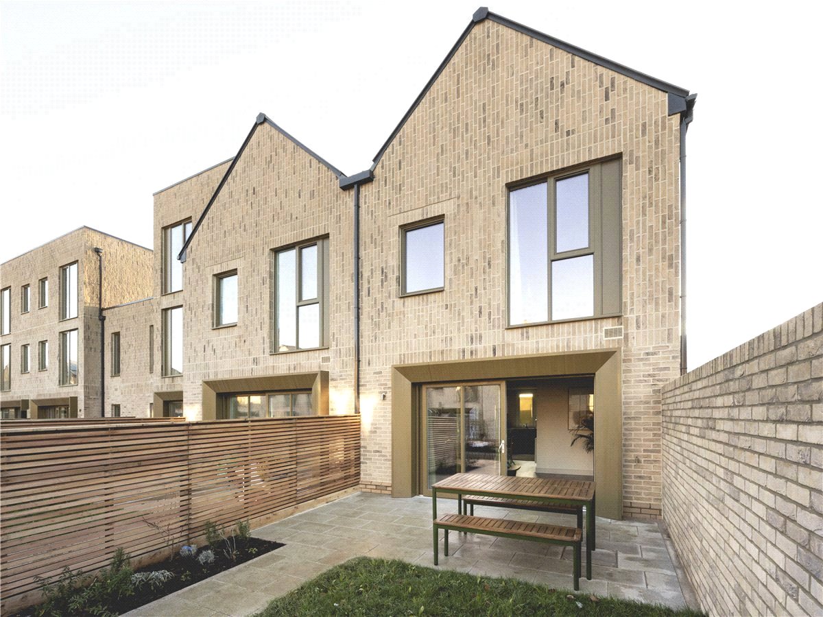 3 bedroom House, Ayrton Avenue, Cambridge, CB3 - Available