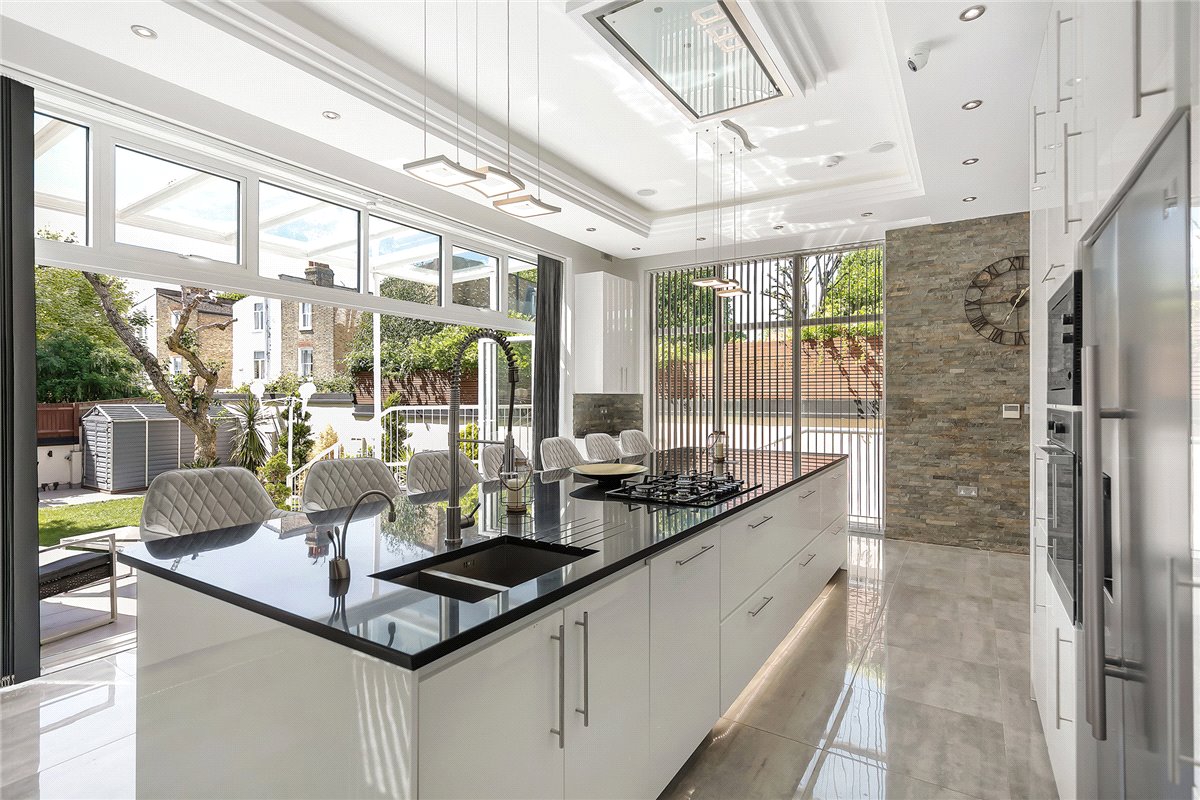 5 bedroom House, Fulham Palace Road, Fulham, SW6 - Available