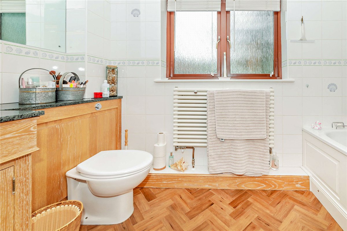 6 bedroom House, The Maltings, West Ilsley, RG20 - Available, Image 19
