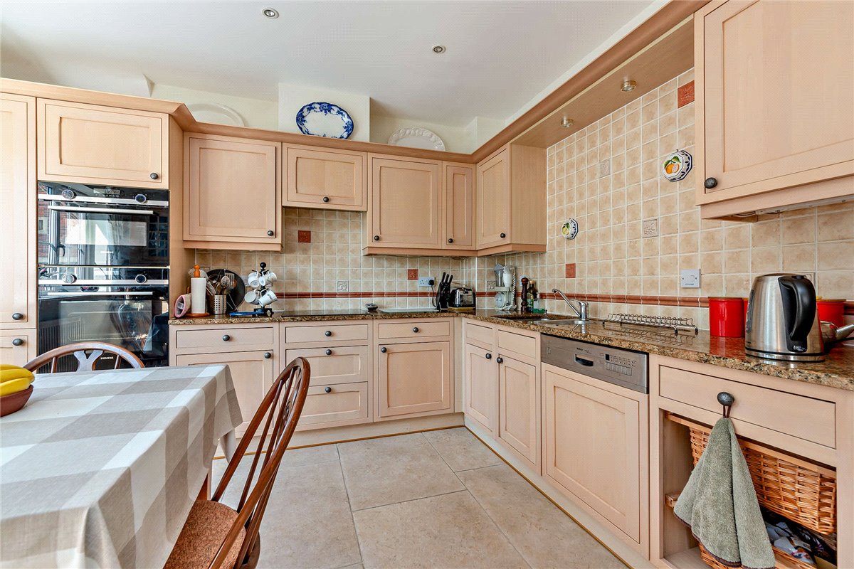 3 bedroom Flat, Woodridge, Newbury, RG14 - Available, Image 6