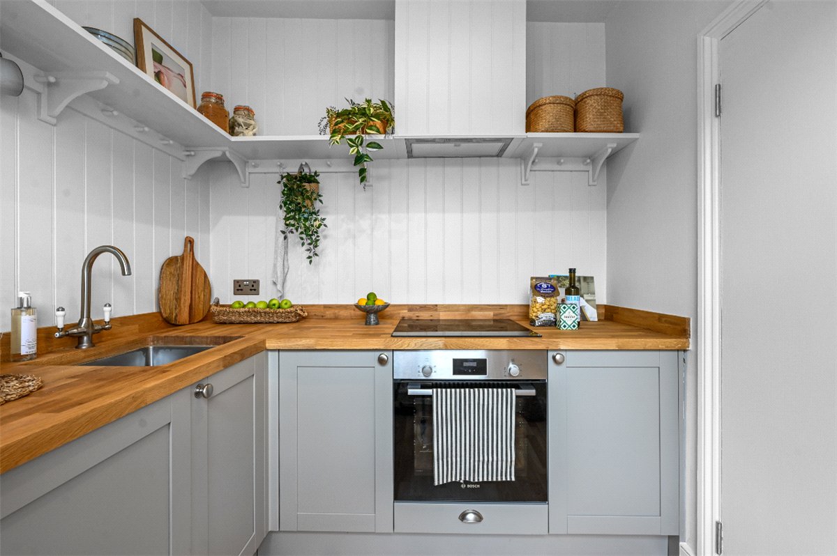 0 bedroom Flat, Nottingham Place, Marylebone, W1U - Available, Image 2