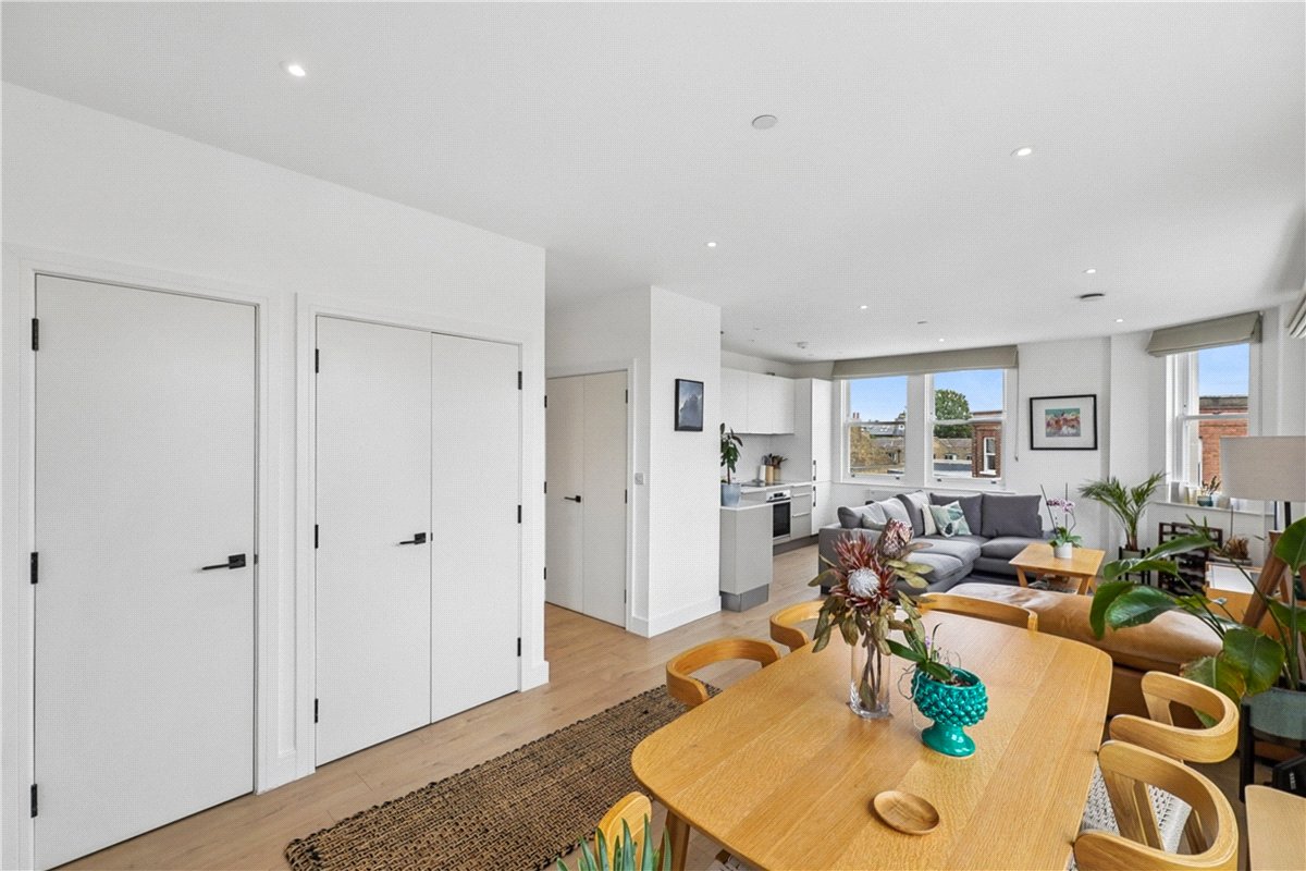 2 bedroom Flat, Munster Road, London, SW6 - , Image 2