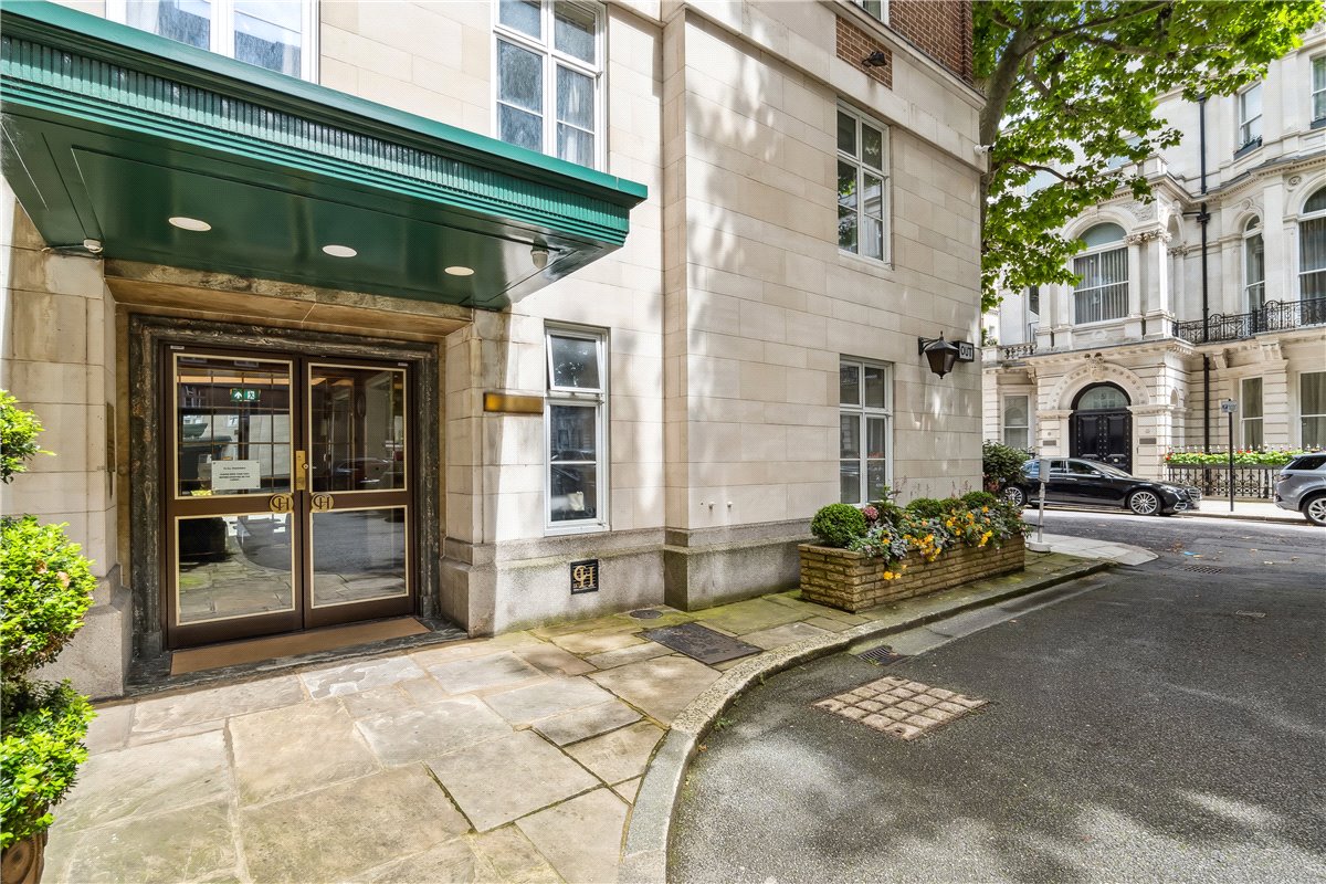 2 bedroom Flat, Chesterfield Gardens, Mayfair, W1J - , Image 2