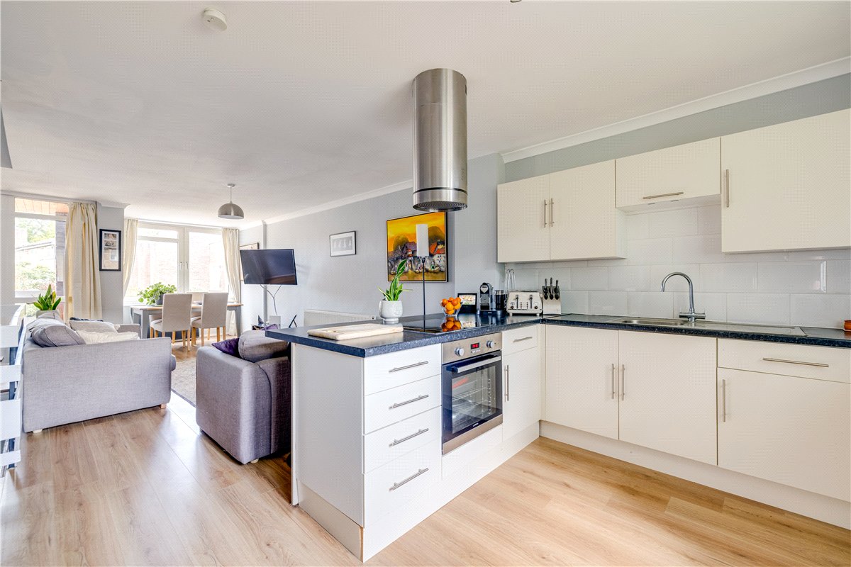 3 bedroom House, King Charles Walk, London, SW19 - Available, Image 6