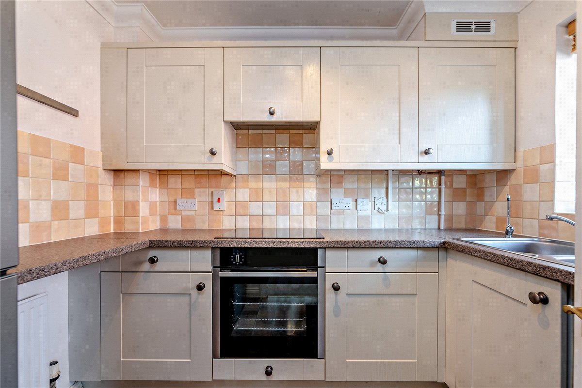 2 bedroom Flat, Newtown Road, Newbury, RG14 - Available, Image 4