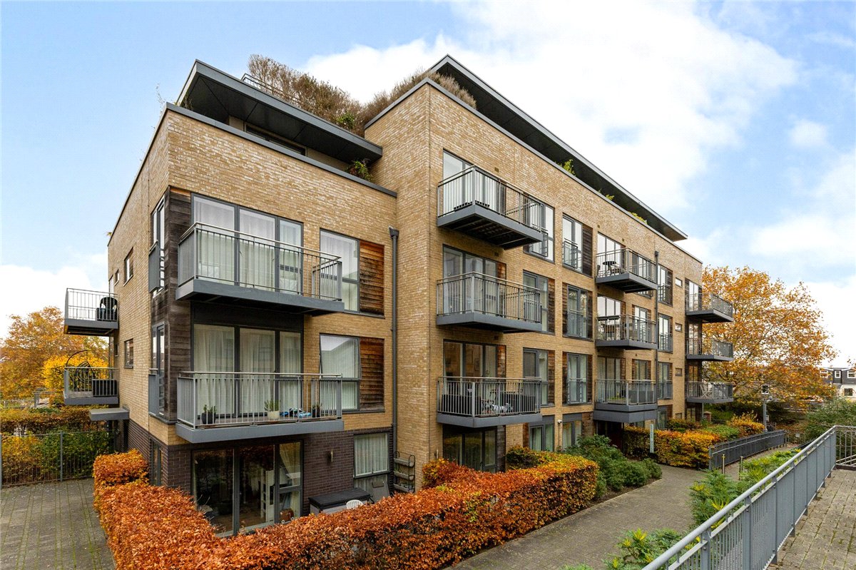 2 bedroom Flat, Keynes House, Kingsley Walk, CB5 - Available