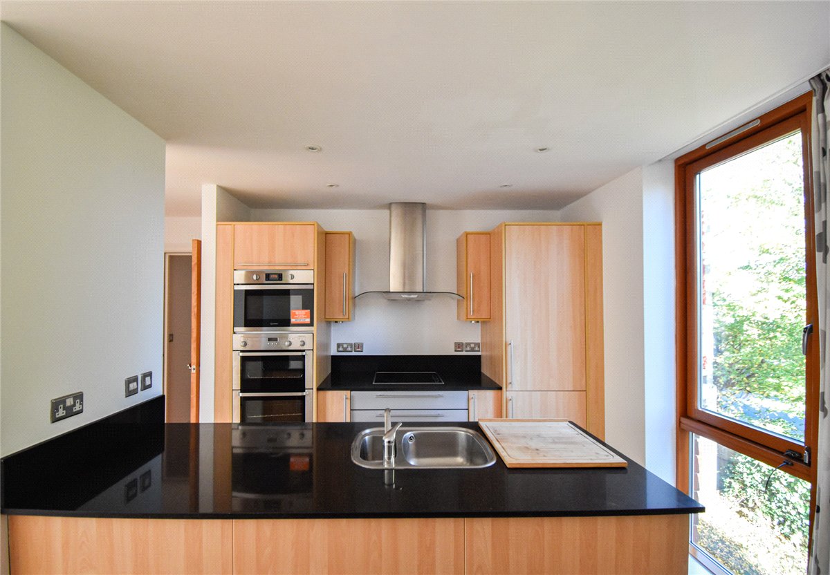 2 bedroom Flat, Meadowcroft, Cambridge, CB4 - Let Agreed, Image 8