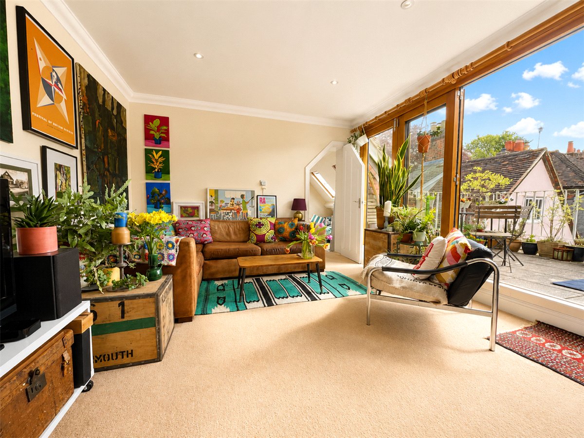 3 bedroom Flat, Little Minster Street, Winchester, SO23 - , Image 2