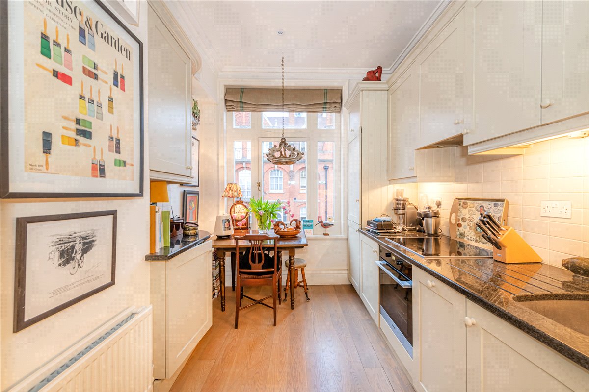 2 bedroom Flat, Mount Street, Mayfair, W1K - Available, Image 2
